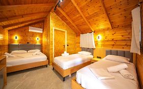 Lodges Shen Nikolla